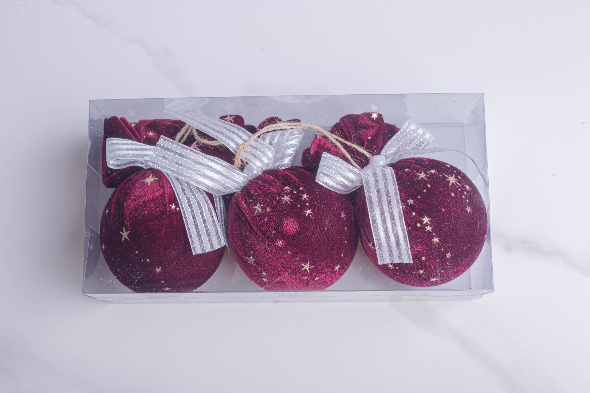 Joyas de Navidad personalizadas colgantes de árbol de Navidad 8cm conjunto de 3 terciopelo de oro envuelto en escena de Navidad bola colgante creativa