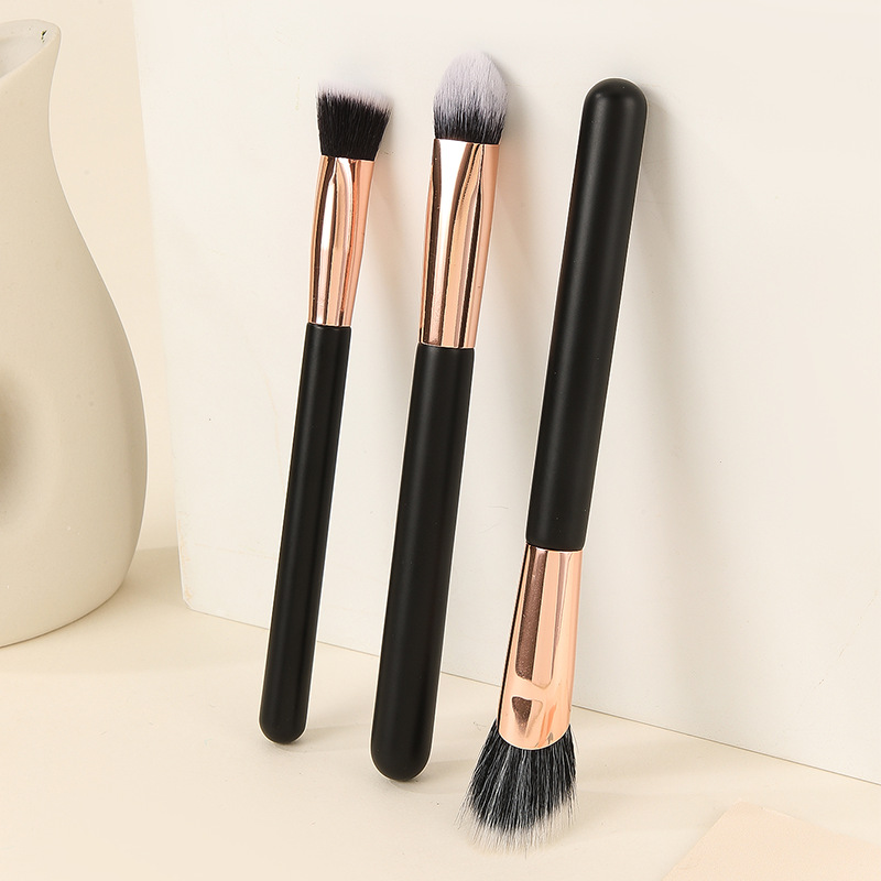 black foundation for contouring