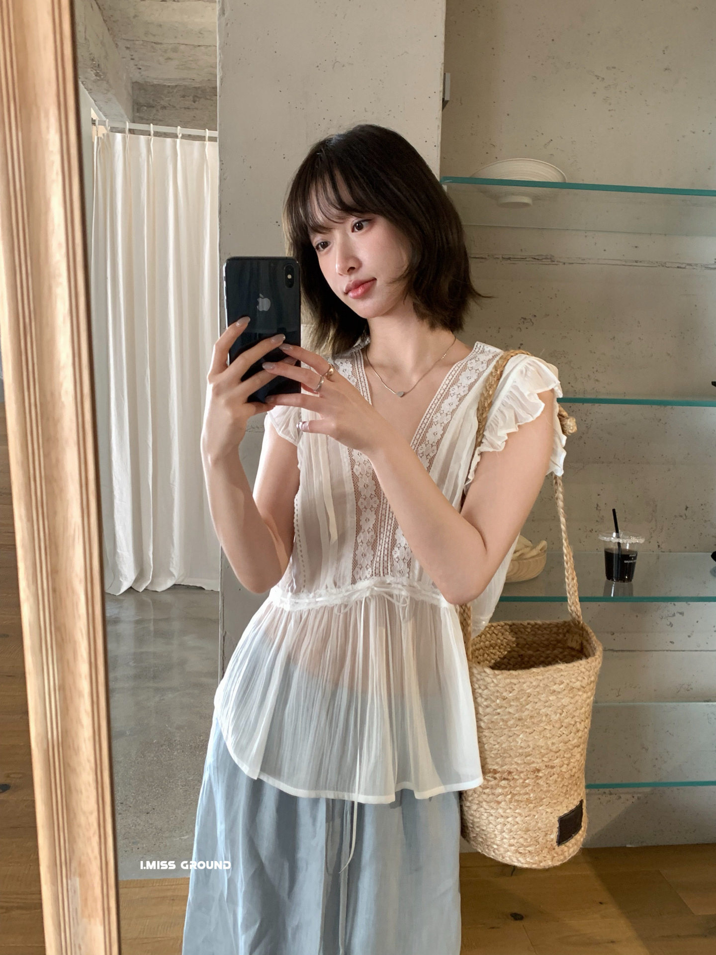 Áo sơ mi nữ cổ V ren hoa xếp tầng thêu hoa tay dài eo thắt dây — Xanh da trờicolor, màu trắng chi tiết 10