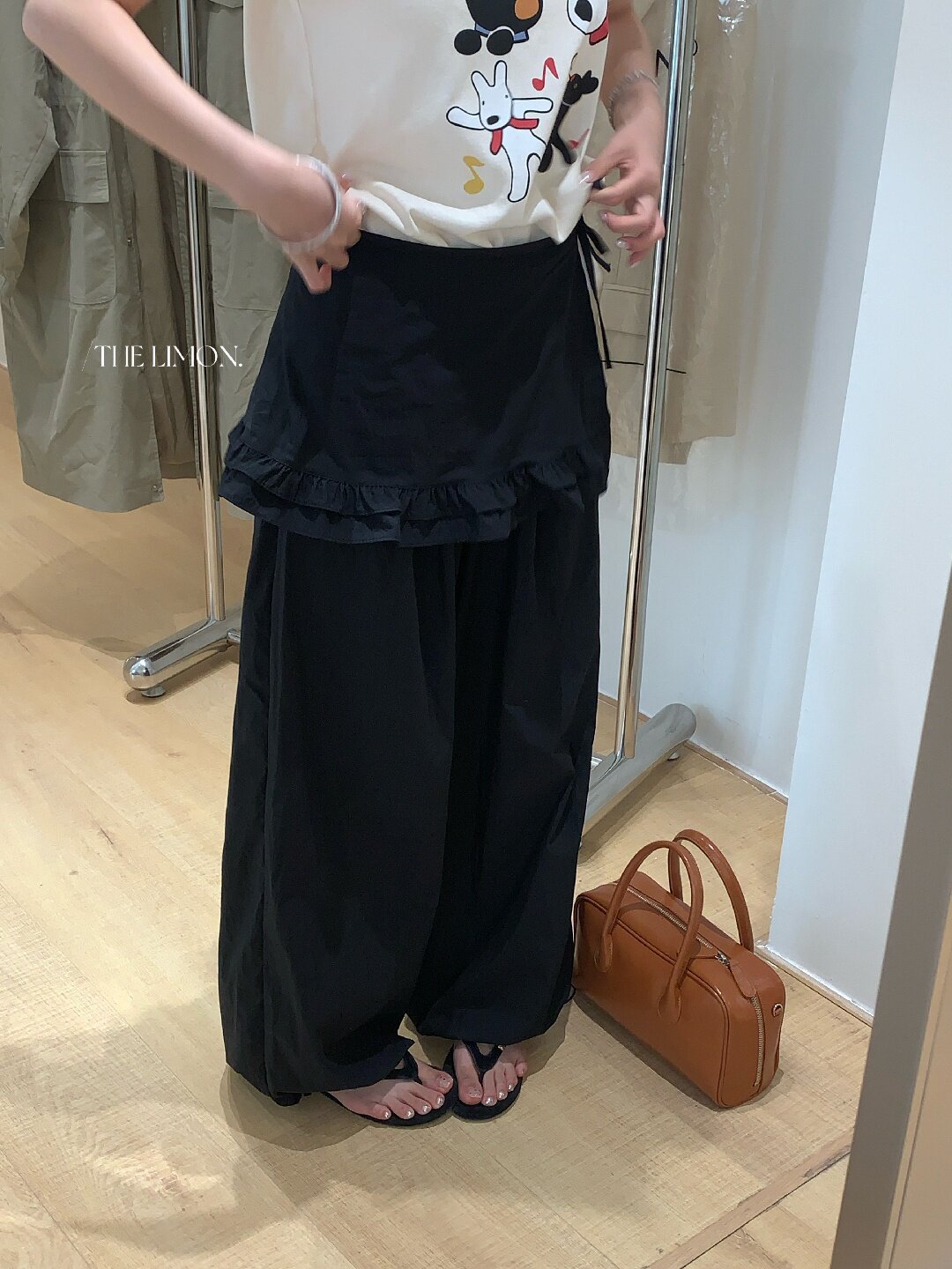 Quần culottes nữ ống rộng cạp cao, phối viền ren xếp tầng, dáng suông rộng, thanh lịch và thoải mái — màu đen, Xanh da trờicolor, màu trắng, Đá vôi chi tiết 10