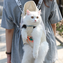 猫のカバンは外出します。携帯リュックサックは犬のカバンを背負っています。