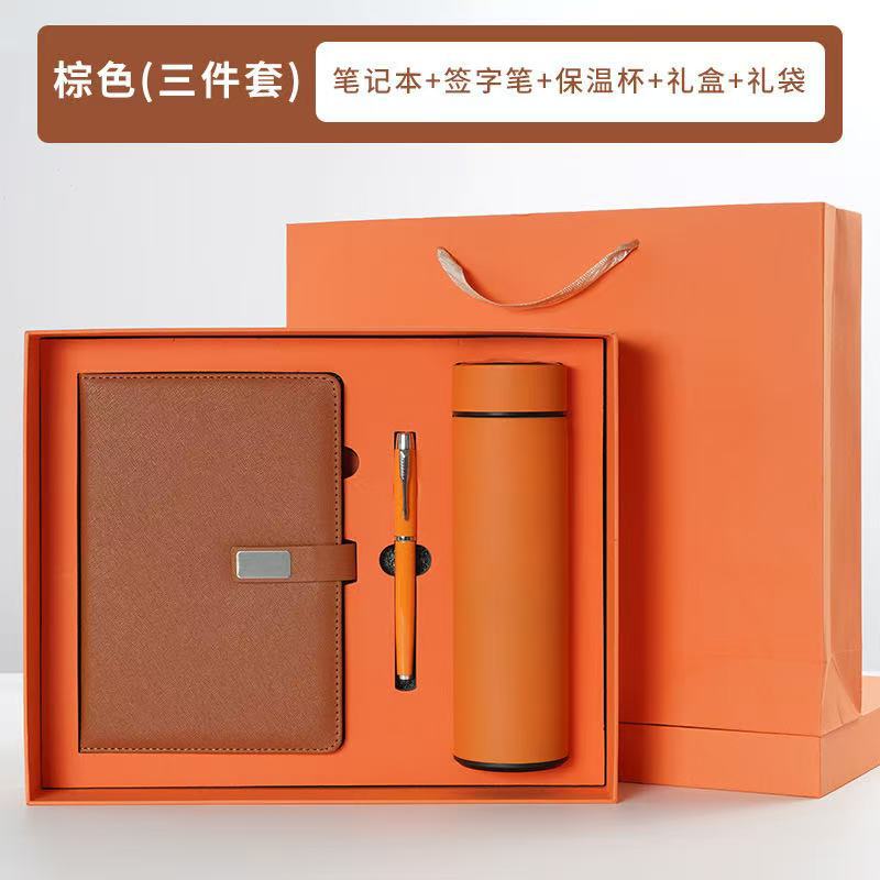 Caja de regalo marrón con taza térmica