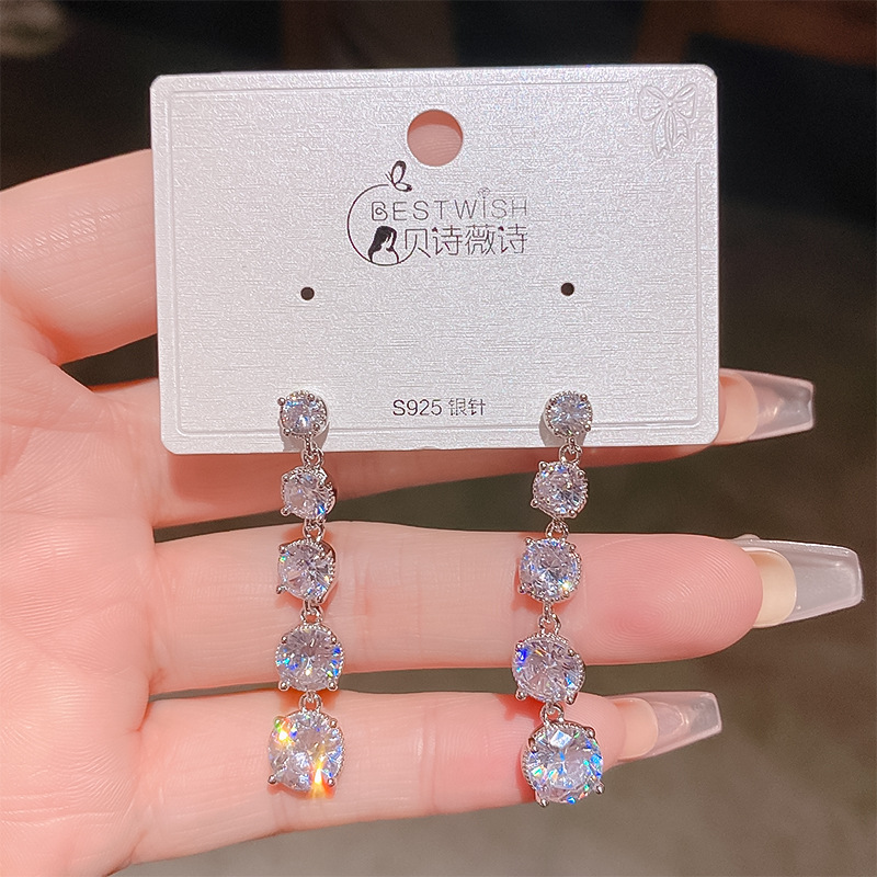 Sophisticated long earrings with tassels with zircon