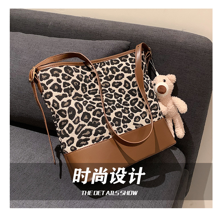 2021 New Autumn And Winter Shoulder Messenger Bag Bucket Bag display picture 16