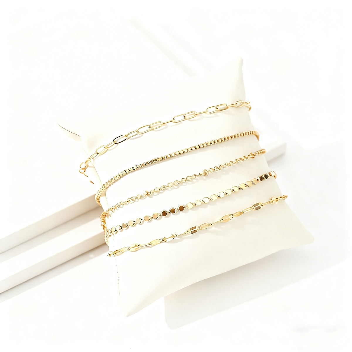 Pulsera minimalista de capas apilable ligera y cómoda_voghion.com