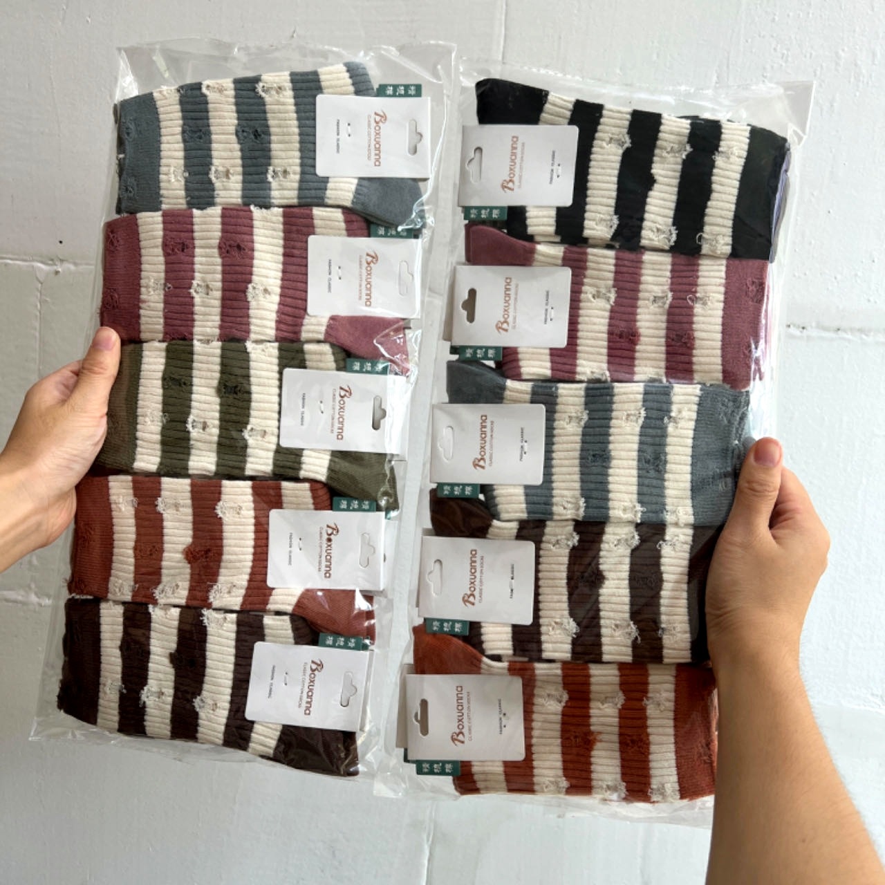 ¡Aguja doble de alta calidad! Calcetines rasgados a rayas estilo japonés calcetines de pila de media pantorrilla de mujer ins medias de mendigo de moda al por mayor