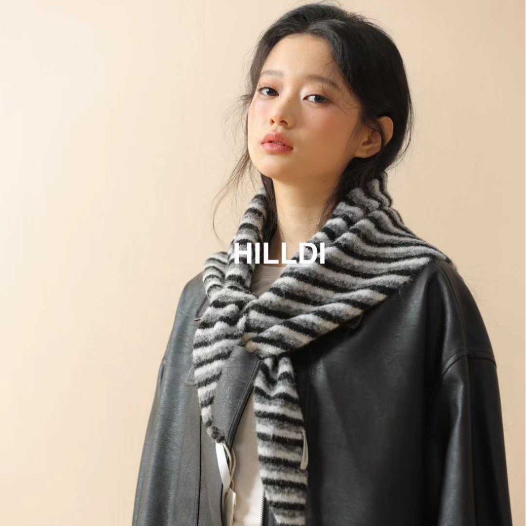 2025 Literary Style Stripesd Triangle Scarf Shawl for Women in Autumn and Winter, Fashionable Retro Warm Neck Protection Outer Scarf Korean Style Trend