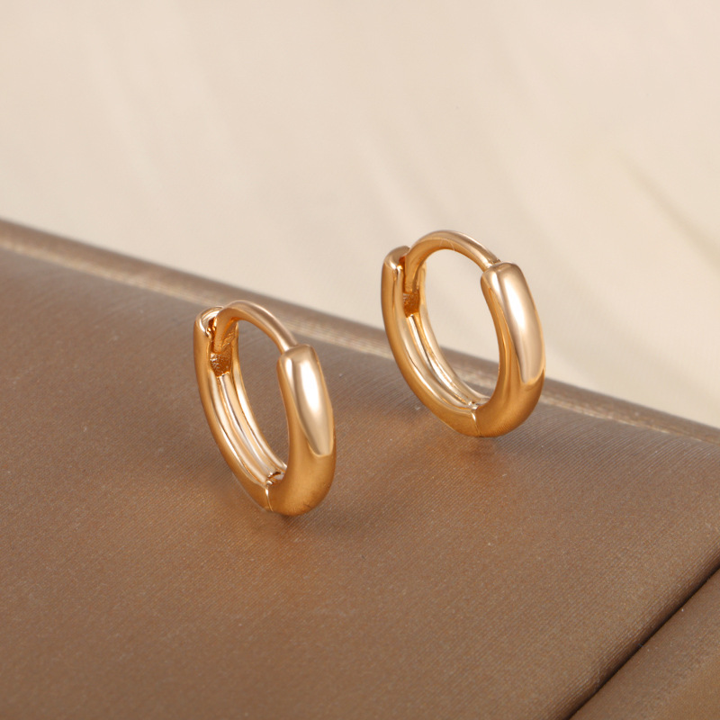 Xuping Jewelry Pendientes de circonita con incrustaciones redondas brillantes Pendientes de estilo frío simple de nicho femenino de alta gama