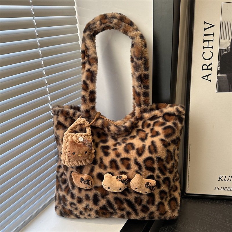 Bolsa portátil portátil de pelo retro para mujeres 2024 otoño y invierno nuevo leopardo de gran capacidad personalidad extranjera bolso de hombro
