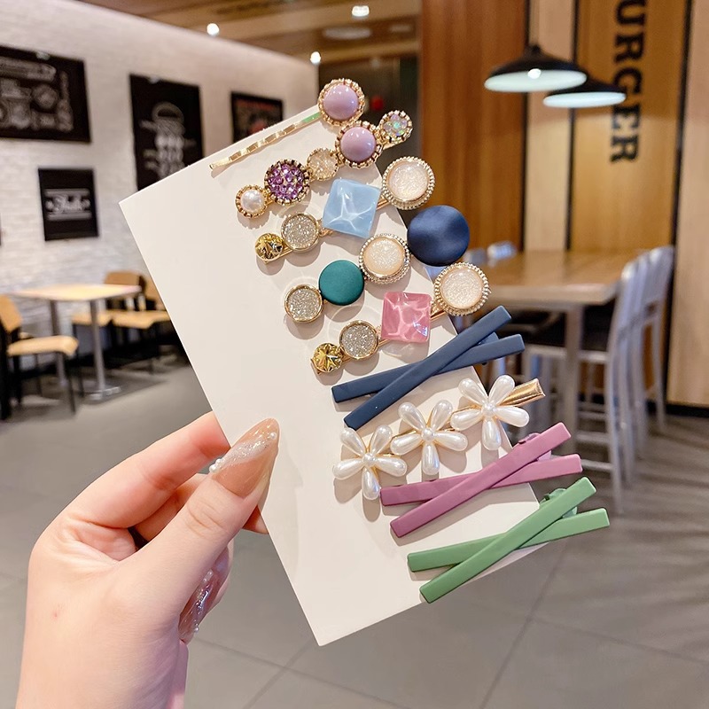 2024 Nueva horquilla de felpa de las mujeres Japonés lindo lado Celebridad de Internet clip lateral horquilla peludo pequeño clip tocado accesorios para el cabello