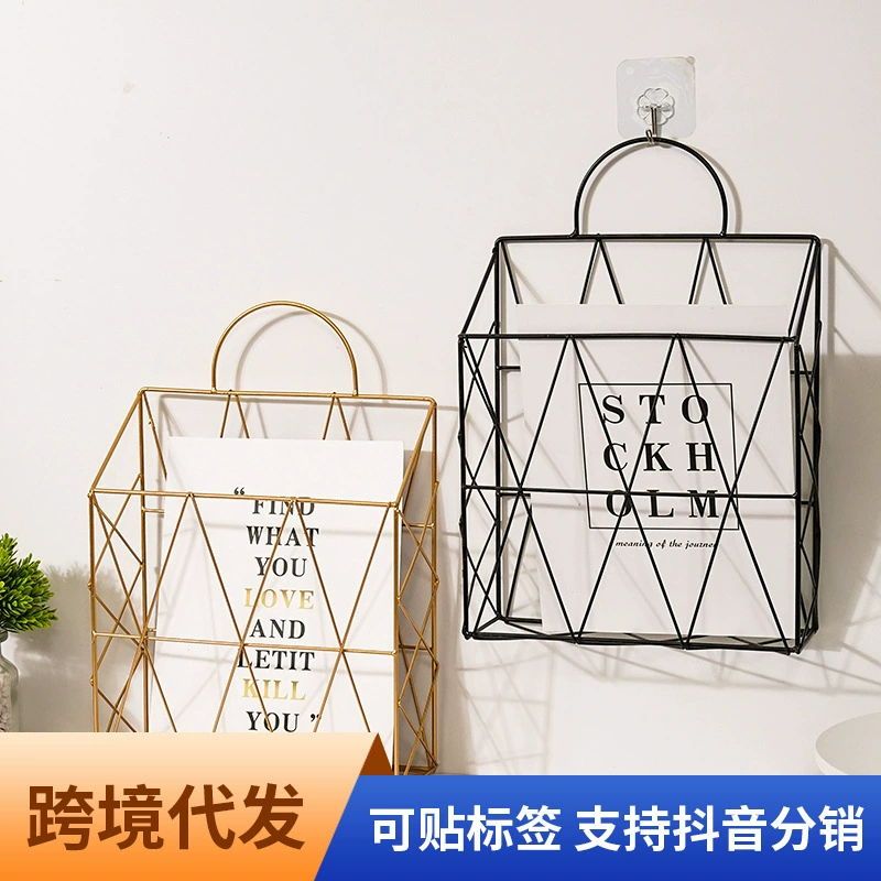 Nordic ins Железная настенная подвесная настенная книжная полка Стеллаж для хранения Настенная полка для журналов Простая гостиная Стеллаж для книг и газет