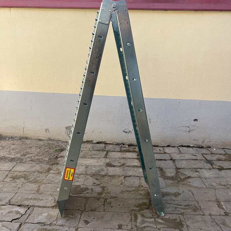 Actividad de nuevo producto Transporte de motocicletas Carga y descarga Marco de remolque Trapón de paso Trompa de carga Rampa alargada Rampa plegable