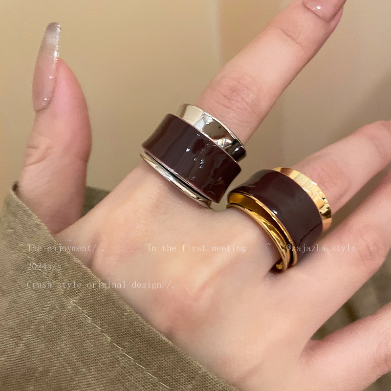 French-Style Chocolate-Colored Autumn and Winter Ring, Niche Open Design, Light Luxury Index Finger Design, Double-Layer Retro Ring for Women