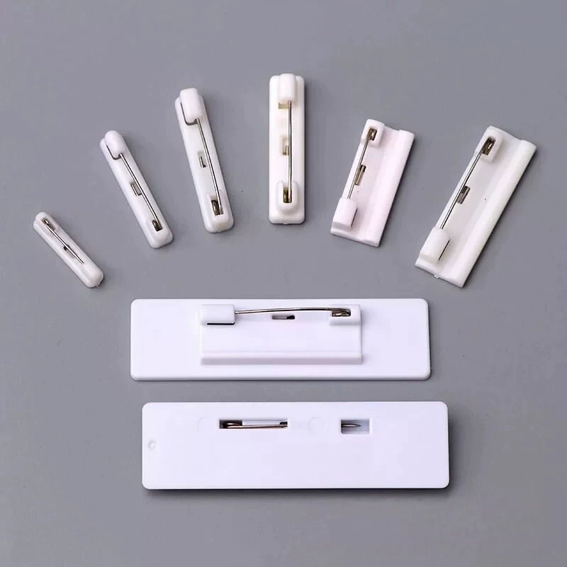 Заводская оптовая продажа пластиковых булавок, номерных знаков для работы, значков, аксессуаров для творчества, булавок безопасности, двухцветных булавок в наличии