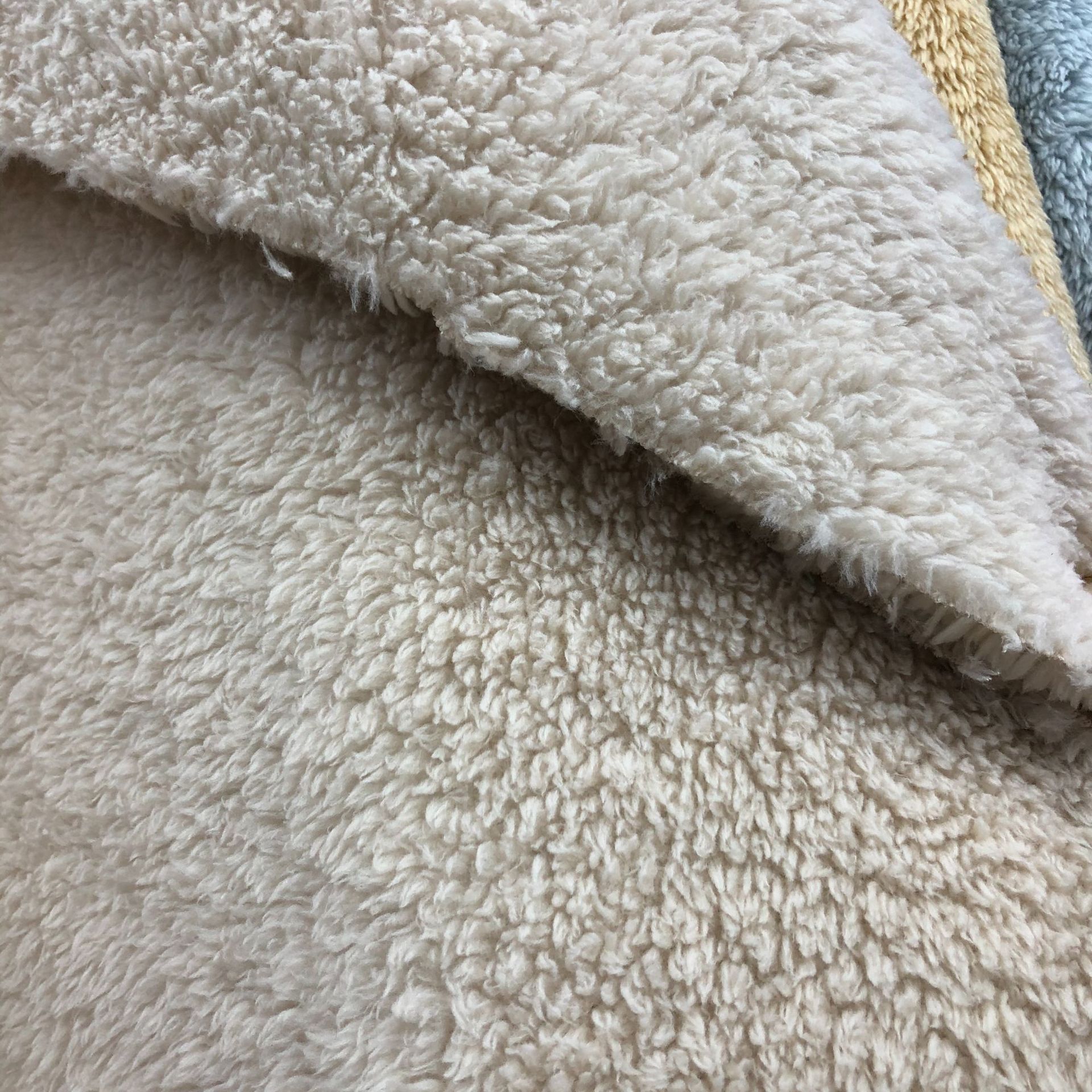 Inventario 320g grueso de doble cara tela de pijama de terciopelo ártico otoño invierno calentamiento juguetes tela de ropa de peluche larga