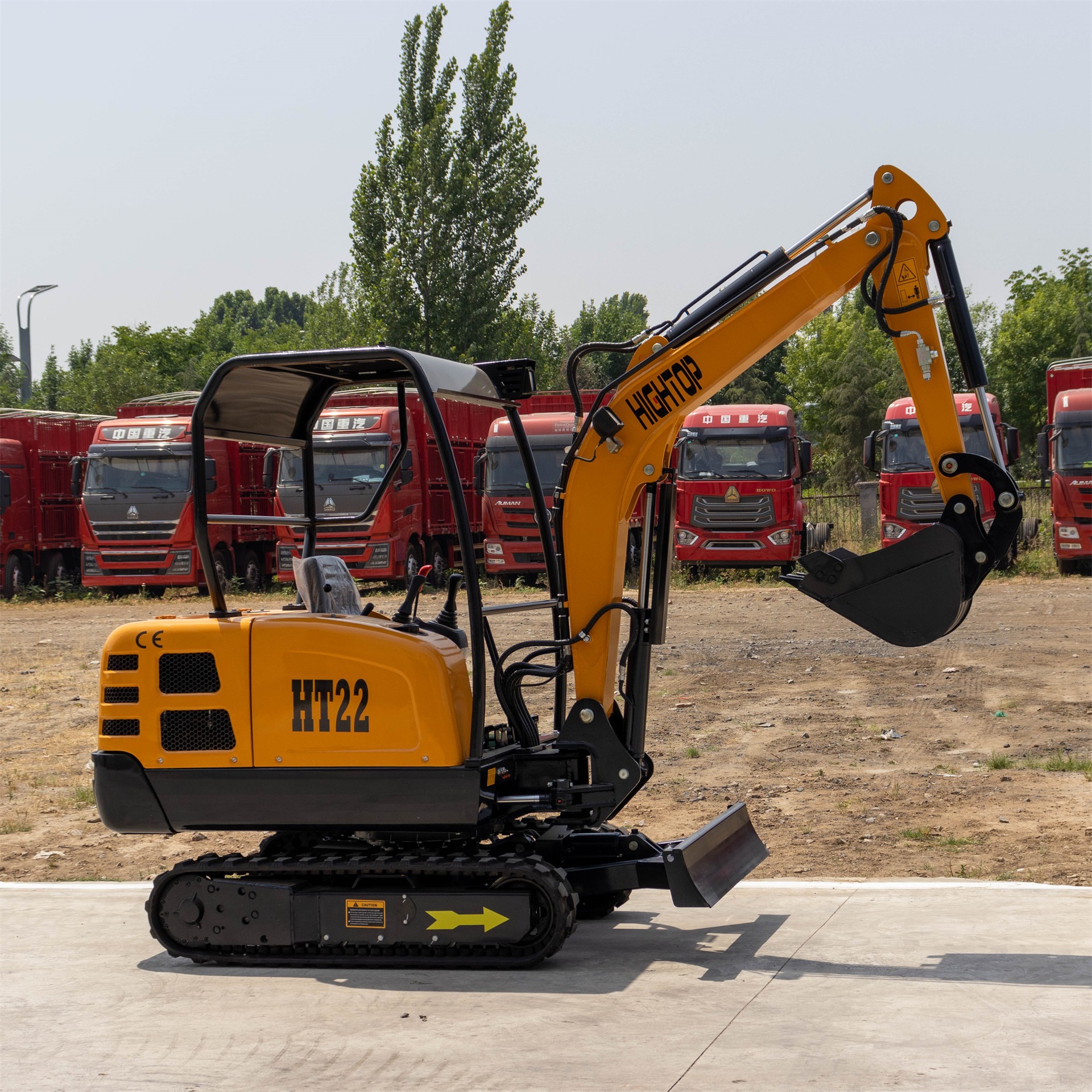 源头工厂2.2吨小型挖掘机 沟渠填埋果园种植挖沟破碎多功能小勾机
