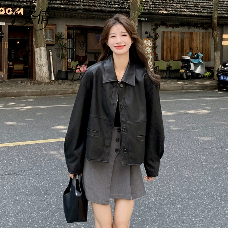 Черная маленькая кожаная куртка для женщин, осень 2025, новый стиль, гонконгский стиль, ретро-воротник, уличный мотоциклетный топ из искусственной кожи