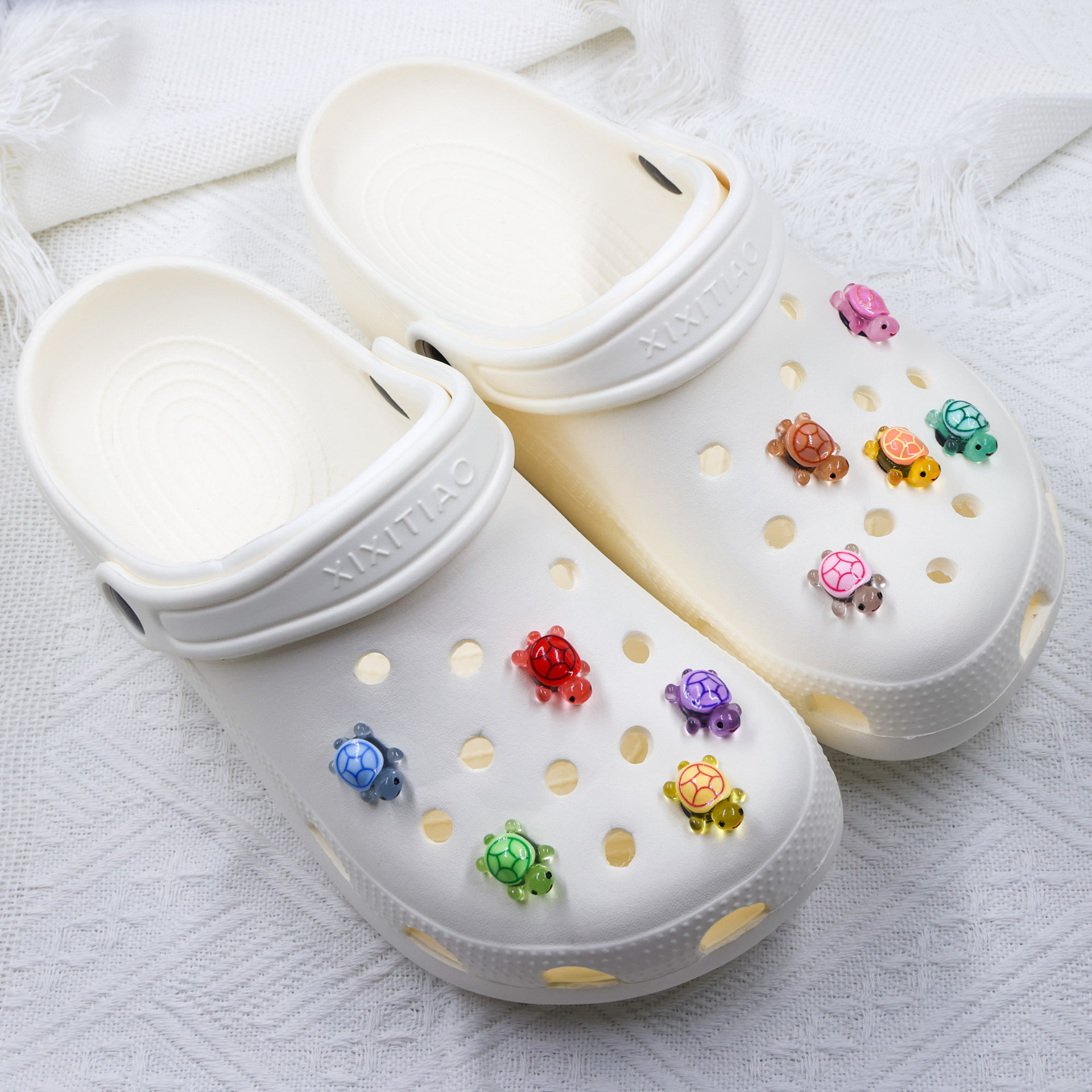 Amazonas hueco hueco zapatos flores claras acessorios de luz luminosa osos hebilla de cordón DIY zapatos flores accesorios extraíbles transfronterizos