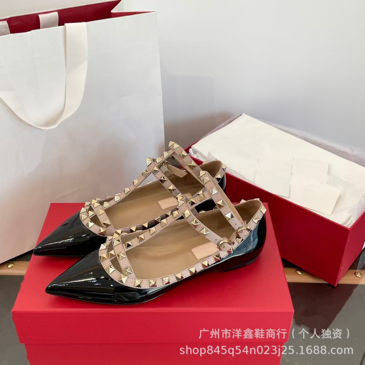 Black flat bottom two straps