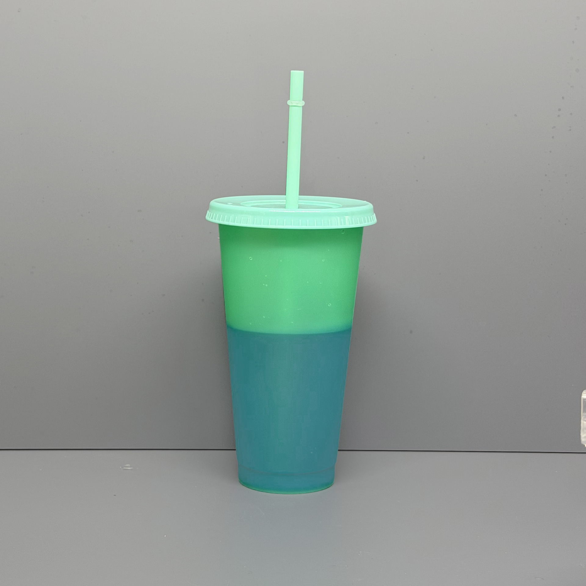 Vaso de 16oz 24oz 710ml sensible a la temperatura que cambia de color, vaso esmerilado de Amazon con tapa y pajita.