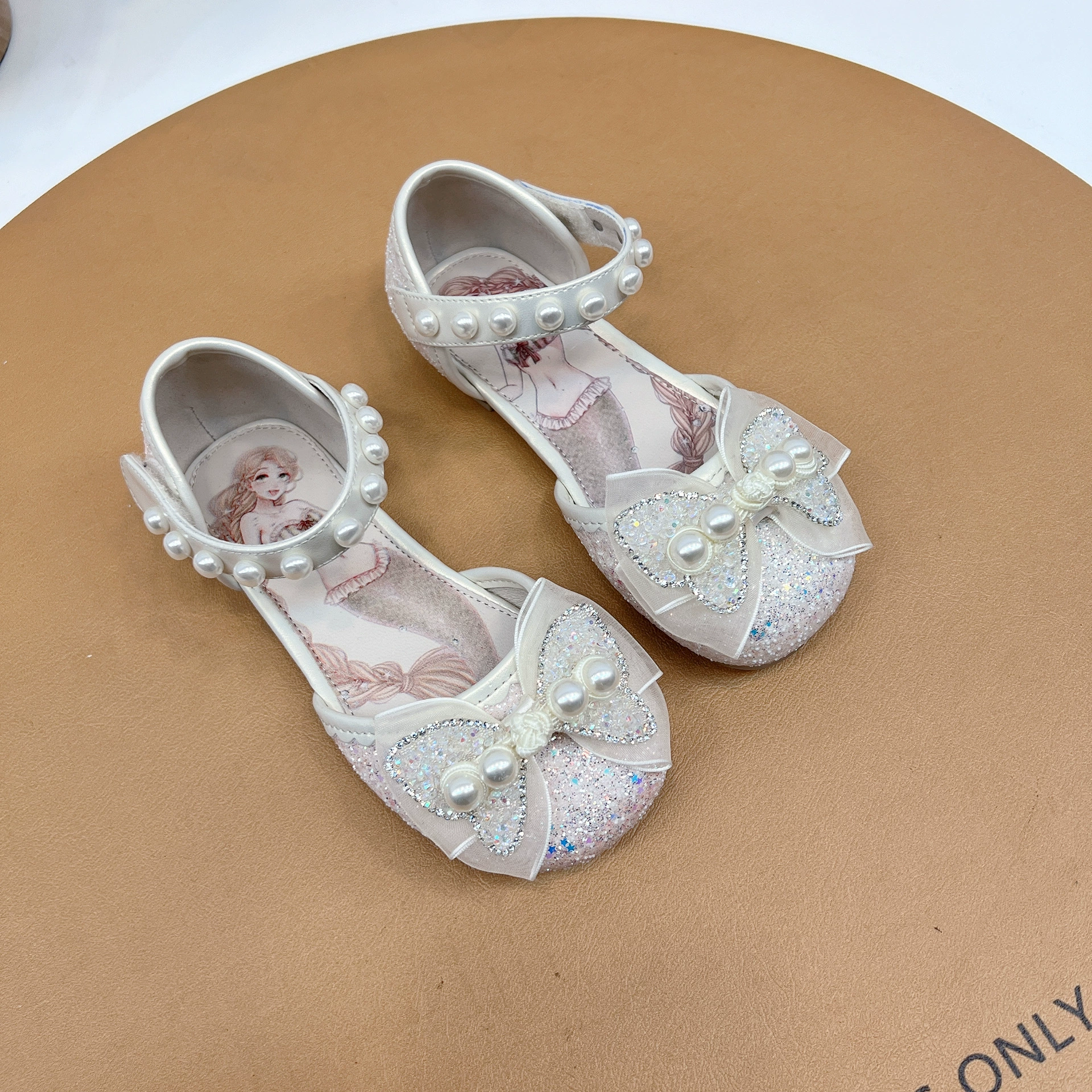 Small princess costume, summer sandals with bow
