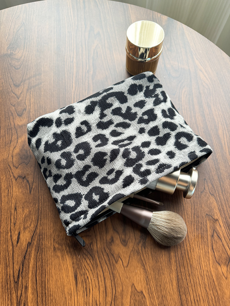 화장품 가방.큰 회색 표범