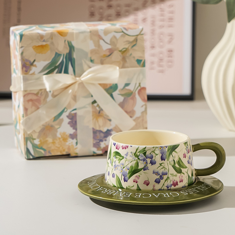 Taza de café y juego de platillos, té de la tarde floral, taza de cerámica de alto valor, regalo de mano, pintura al óleo estilo ins, mujer retro