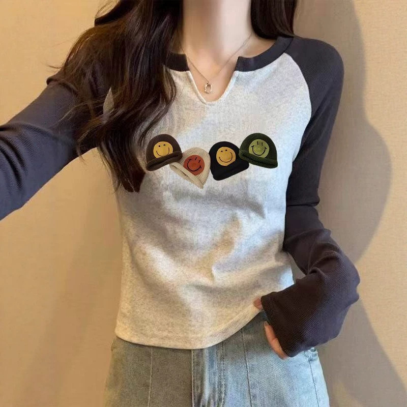 Cotton V-neck T-shirt with straight shoulders, slimming effect, versatile for early autumn, long sleeves, stylish and trendy top for outer wear