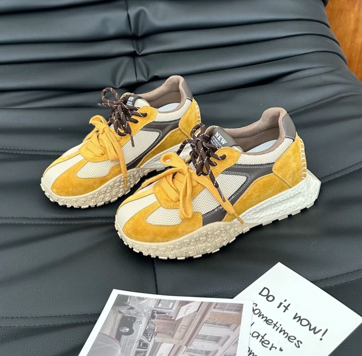 2025 tendencia coreana a juego de colores pequeños zapatos de entrenamiento moral para mujeres a principios de la primavera nuevo calzado deportivo casual ligero y transpirable para mujeres