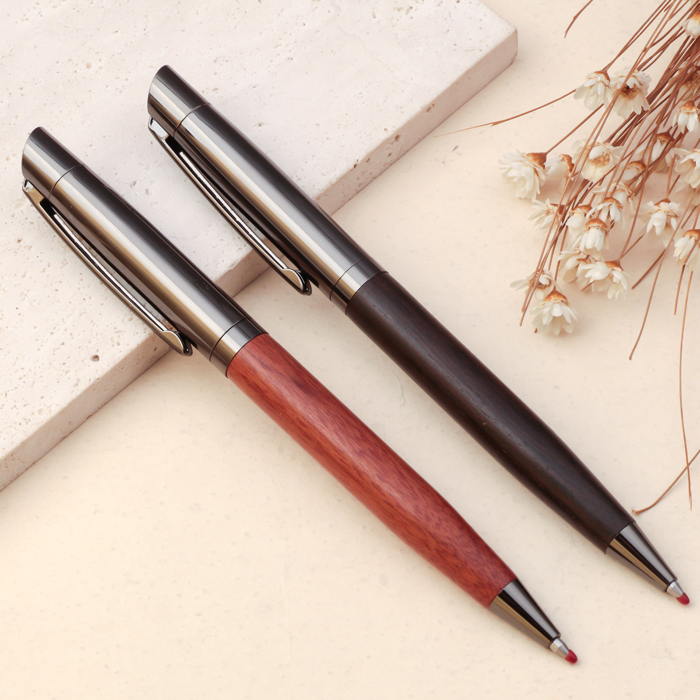 High-End Wood-Metal Signature Pen with a Stylish Design for Business and Office Use, Twist-Action Sandalwood Ballpoint Pen with Premium Wood Grain G2 Gel Pen
