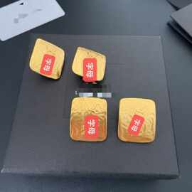 复古轻奢金色港风耳环女2026新款爆款高级感字母小众设计金属耳饰