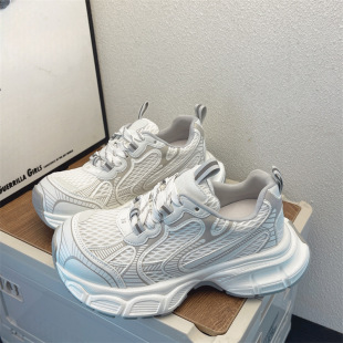 �ϵ�ЬŮЬ��2025�¿���ļ�͸��С��Ь�r�б����������e�\��Ь