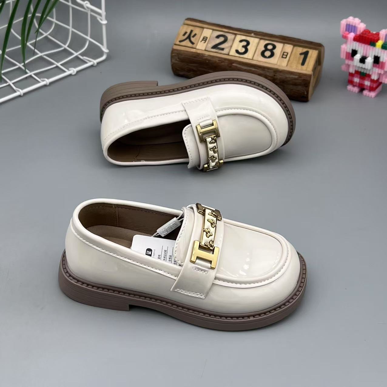Girls' Shoes British Style 2025 New Spring & Fall Flats Medium and Large Kidsren's Princess Shoes Kidsren's Leather Shoes Girls' Fashionable Kidsren's Shoes