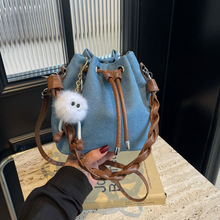 ţ�в�����Ů2024�����¿��n��r�Іμ�б������e�ٴ�����ˮͰ��