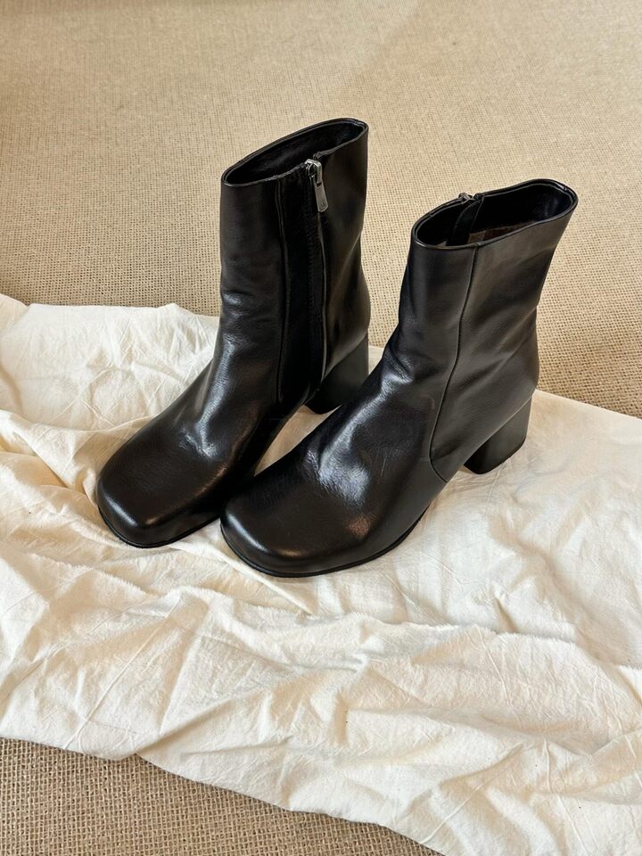 Bốt cổ ngắn da bò mũi vuông khóa kéo bên hông gót thô 3–5 cm — Lớp lót đơn màu đen, Đen lót lông chi tiết 3