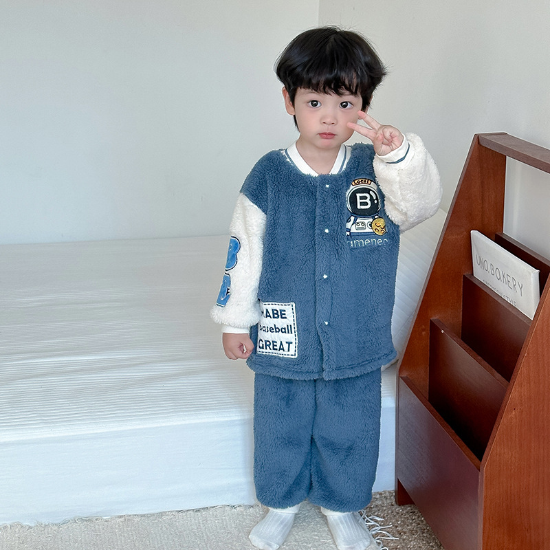 100-160cm子供の兄のスポーツ風野球服冬のサンゴの毛の保温の女の子の洋風のカーディガンのパジャマ