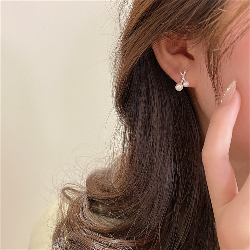 交叉珍珠耳环2022年新款潮小众设计感高级夏季耳钉银女轻奢耳饰