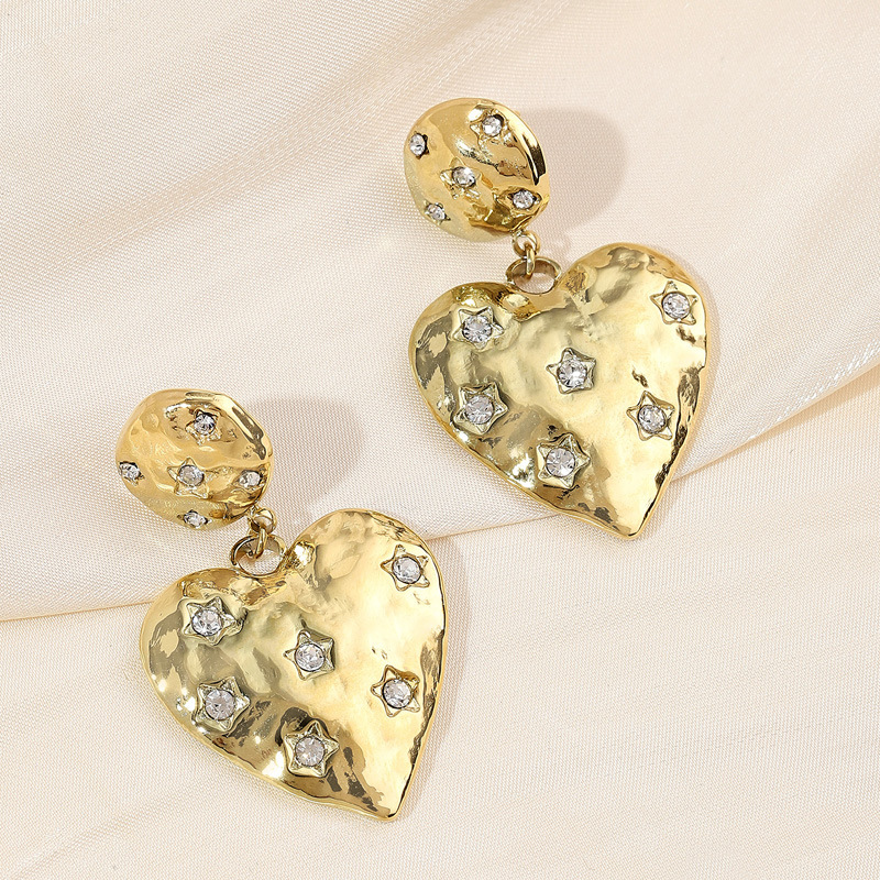 New stainless steel trendy jewelry, light luxury style, gold earrings, large heart set with star shaped diamond_voghion.com