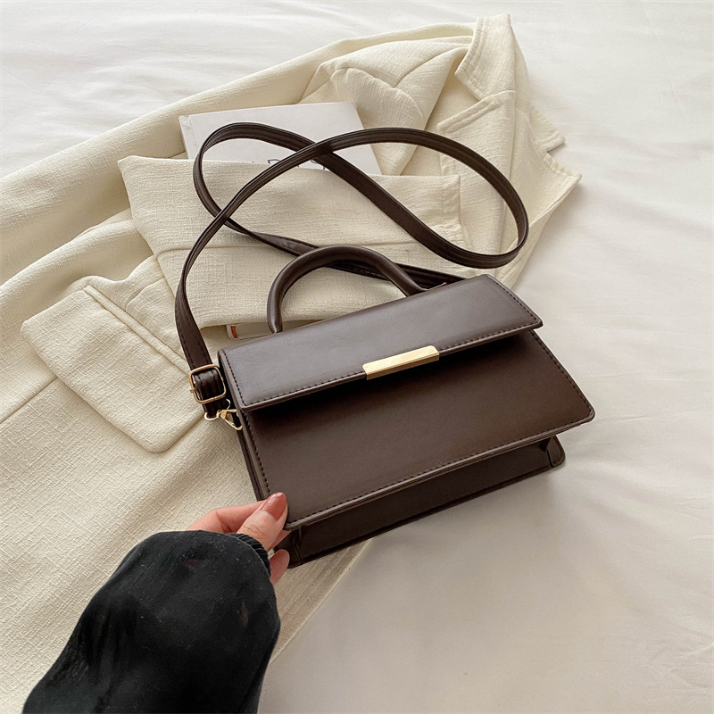 Este año la nueva explosión de bolsos de mujer de alta calidad sensación extranjera bolsos de mano versátiles ligeros de lujo nicho bolsos de hombro de un solo hombro