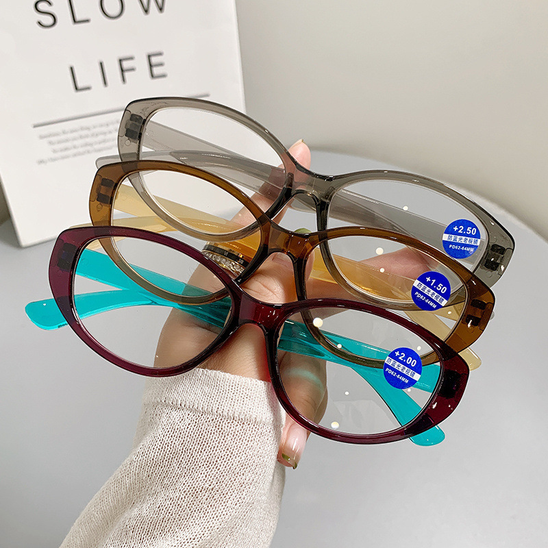 Nuevos hombres y mujeres ligeros anti-azules europeos y americanos de los vidrios de lectura el mismo estilo gafas de moda para los vidrios de mediana edad y ancianos de la alta definición para los ancianos