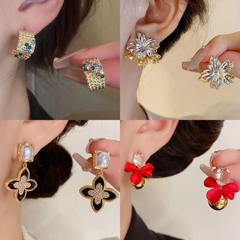 Elegant fashionable square retro earrings with zircon from pearl