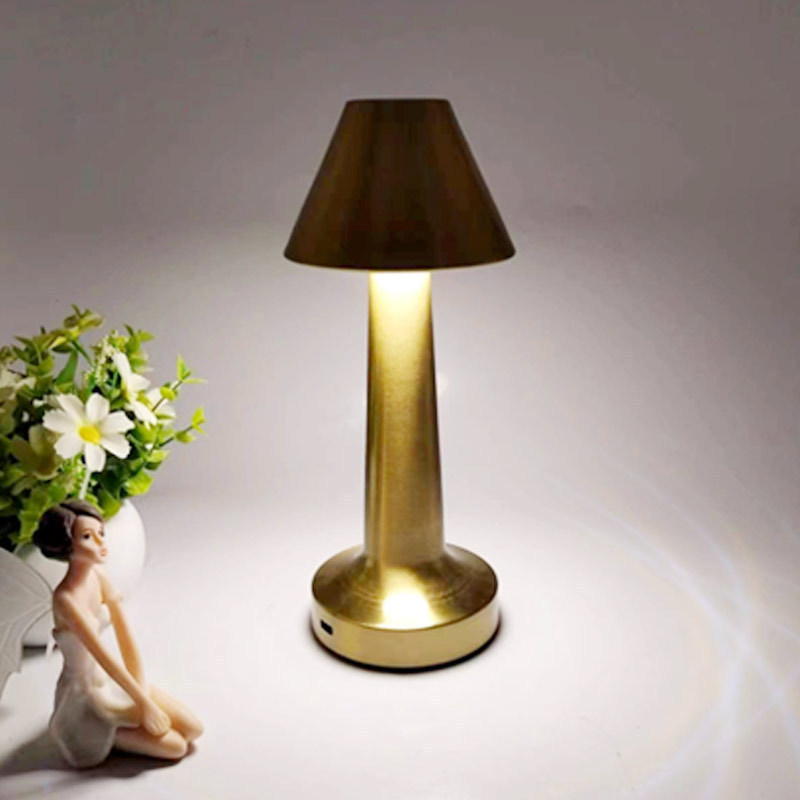 Creatividad transfronteriza nórdica moderna lámpara de escritorio barra de dormitorio toque lámpara de noche de peso de hierro forjado luz de atmósfera USB