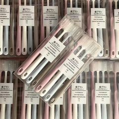 マカロン歯ブラシの組み合わせは竹炭の細い柔らかい毛を入れています。