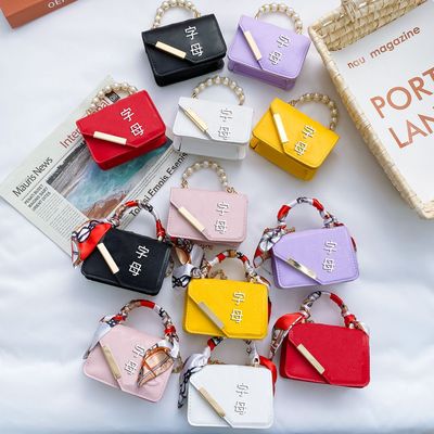 儿童包包斜挎新款 韩版百搭女童斜挎包 时尚金属字母小方包儿童