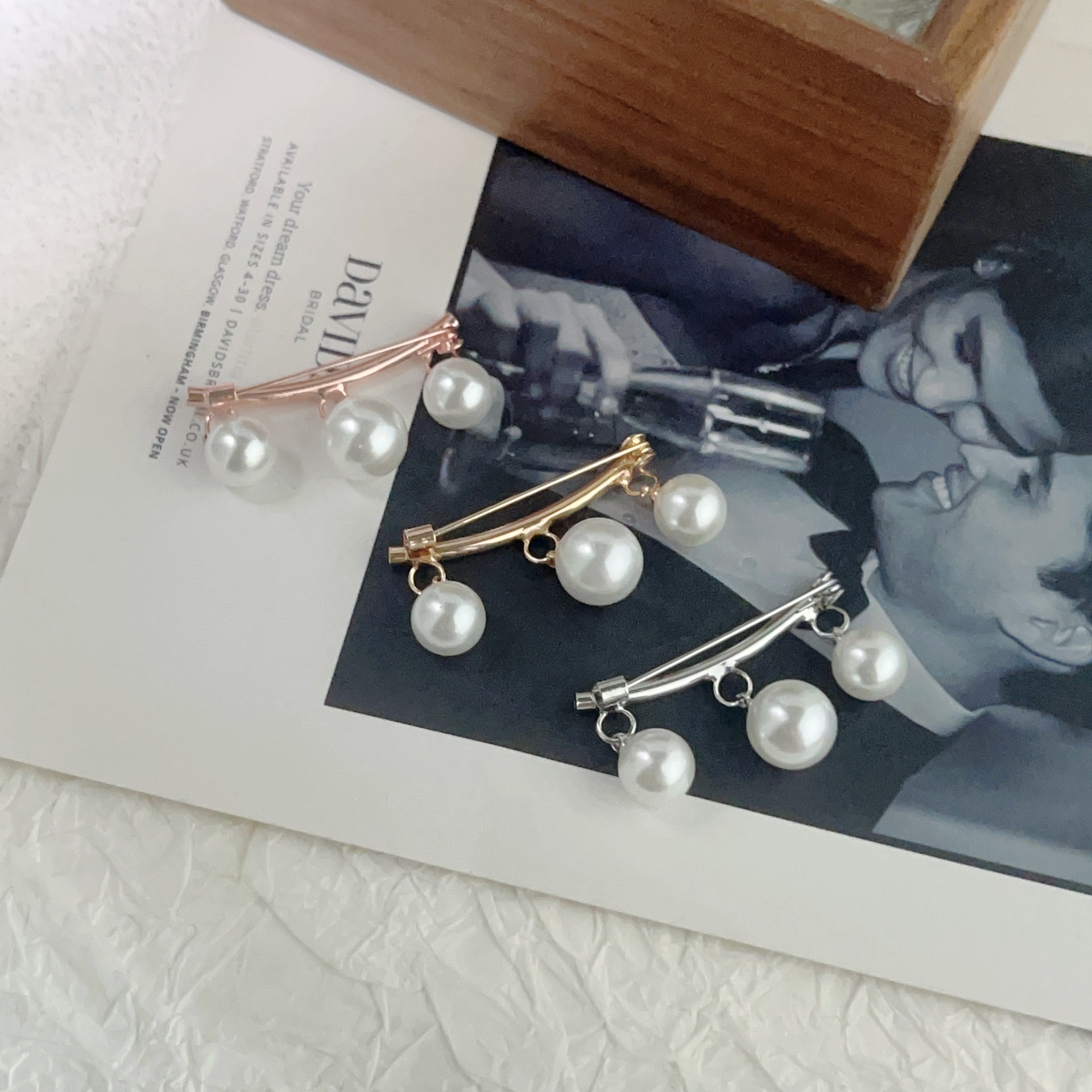 Broche de perlas elegante falda con cuello en V anti-exposición ramillete pin ropa fija accesorios de mujer PIN de cuello cardigan PIN