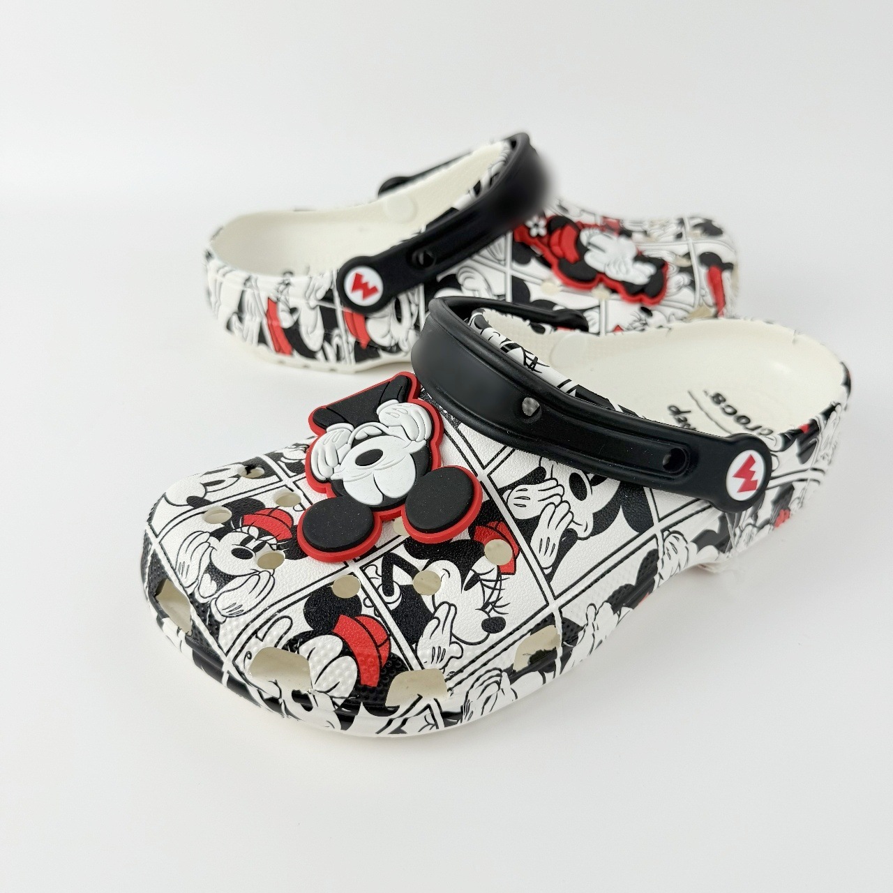 La nueva estrella de la casa de Croca, Winnie the Pooh, oso marrón, monstruo eléctrico, Mickey Minnie, zapatos de agujero de padres e hijos.