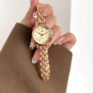 �羳�r�оW�t�����йž��ºϽ�ʯӢ��Ů���p��С�����ֵŮʿ�ֱ�