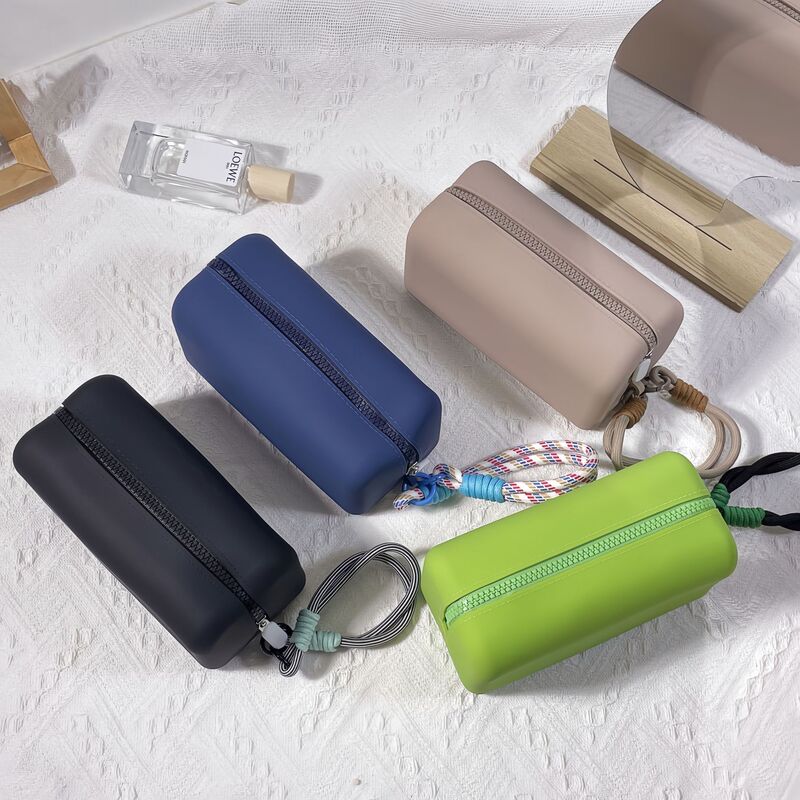 Ready-Made Silicone Cosmetic Bag, Waterproof and Dustproof Storage Bag, Large-Capacity Travel Silicone Cosmetic Bag, Foldable and Easy to Clean