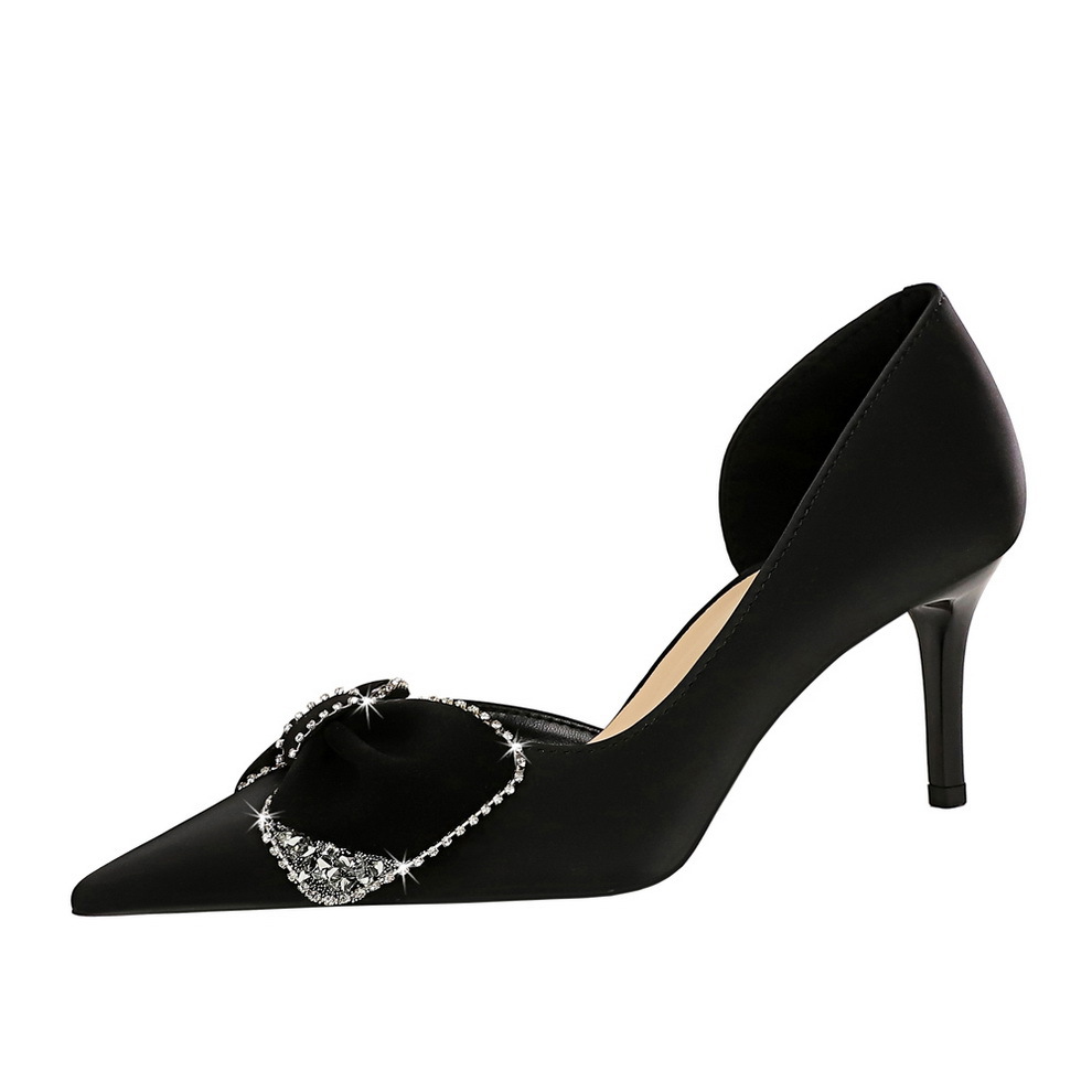 Scarpe décolleté a spillo a punta con taglio laterale_voghion.com