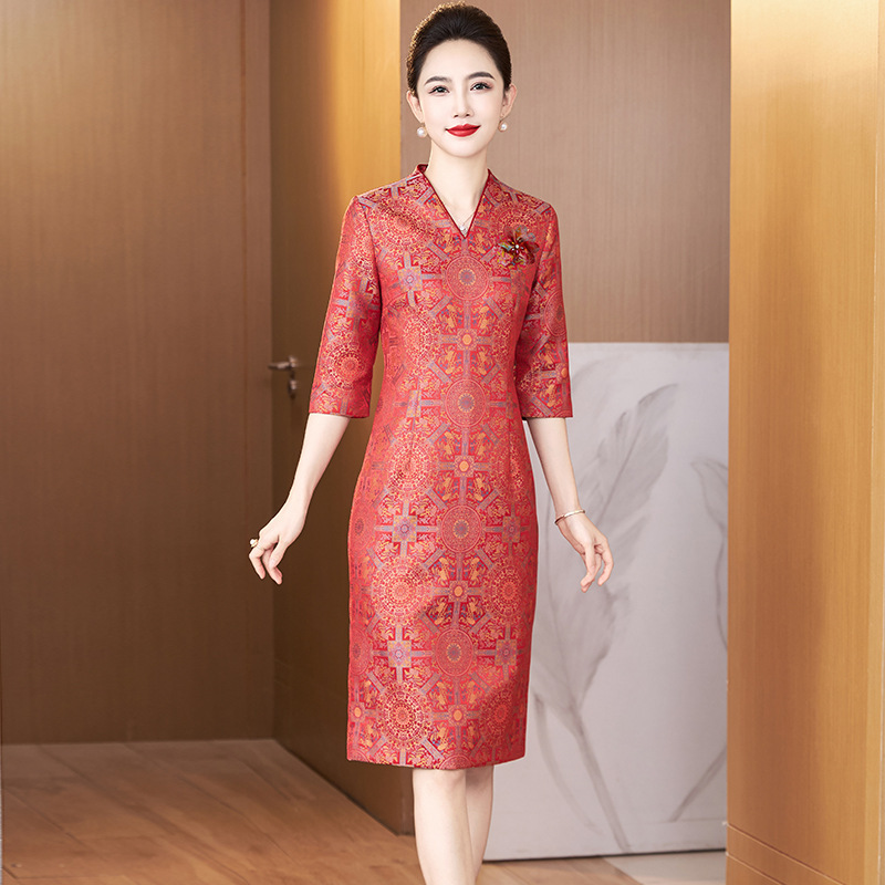 2026 Autumn New Style Traditional Red Chinese Style Qipao Dress for Young Mothers, Banquet Outfit for Mothers, Fashionable Style for Middle-Aged and Elderly Women